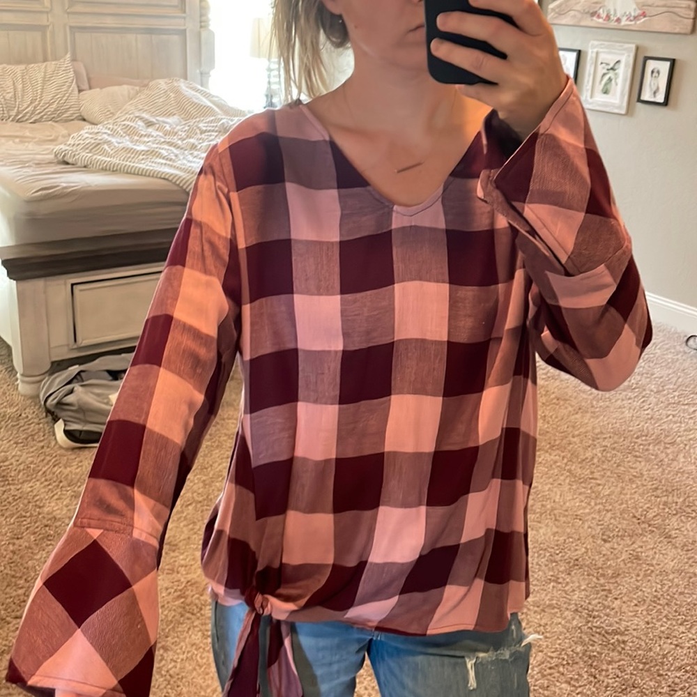 Women’s Pink Plaid V-Neck Tie-Hem Top